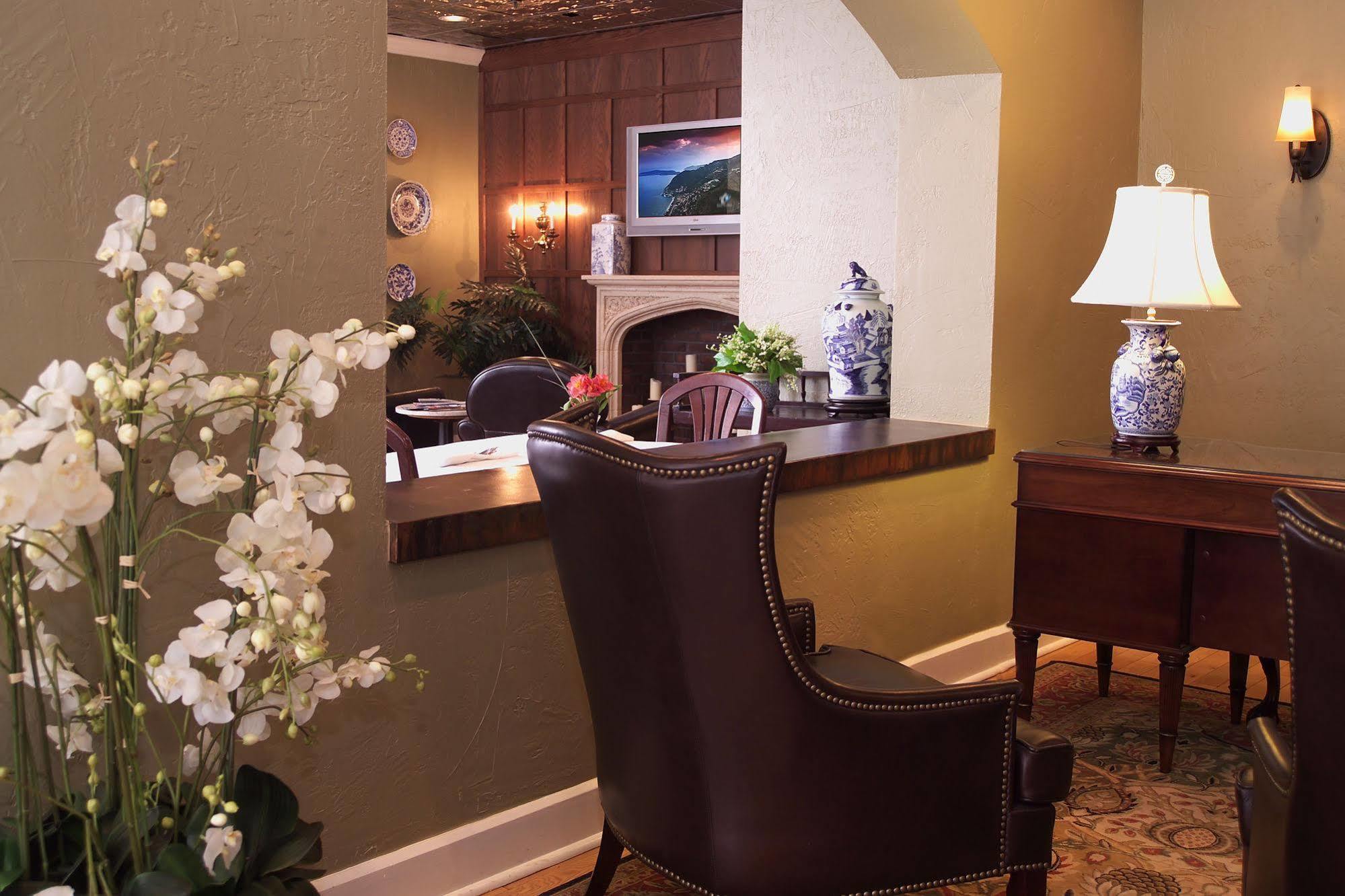 Seven Gables Inn, St Louis West, A Tribute Portfolio Hotel Clayton Szoba fotó