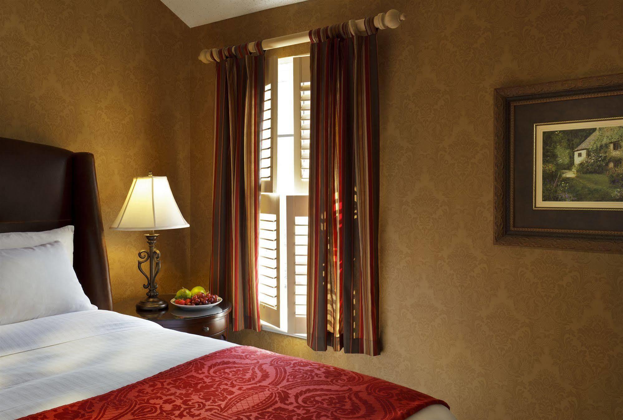 Seven Gables Inn, St Louis West, A Tribute Portfolio Hotel Clayton Szoba fotó
